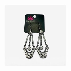 ★ NWT Paparazzi Dangling Chandelier Earrings - Dark Silver ★